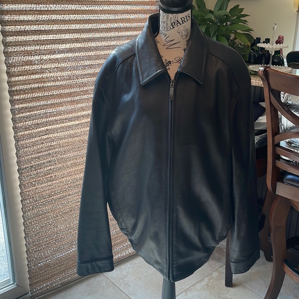 Marc New York men’s black genuine leather size XL jacket. Detachable lining .